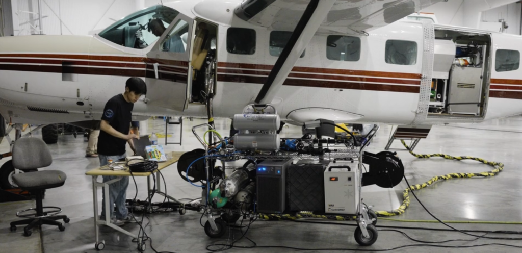 ภาพรวม พลังงานแปลงพลังงานแสงอาทิตย์จาก 1.5 ที่ส่งลงสู่พื้นดิน จากระดับความสูง 10,000 ฟุต ขั้นตอนต่อไปคือการท้าทายดาวเทียมที่กำลังโคจรอยู่