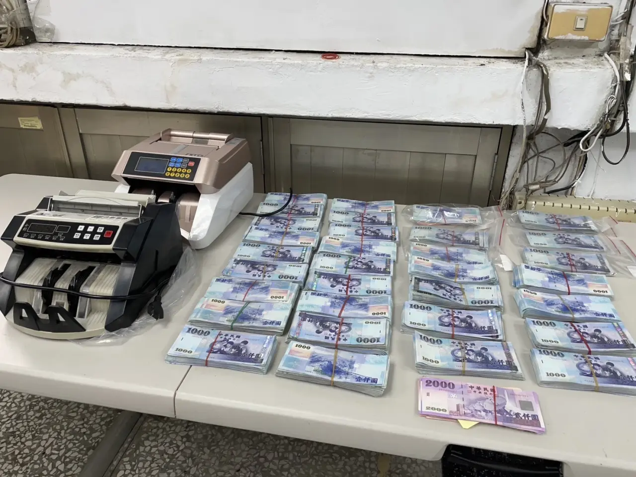 유예 3년만 선고됩니다! 31세 변호사의 아버지는 판사이고, 악한 부자 2세는 성공을 축하하기 위해 마약과 성행위 파티에서 '4억을 사기'했다